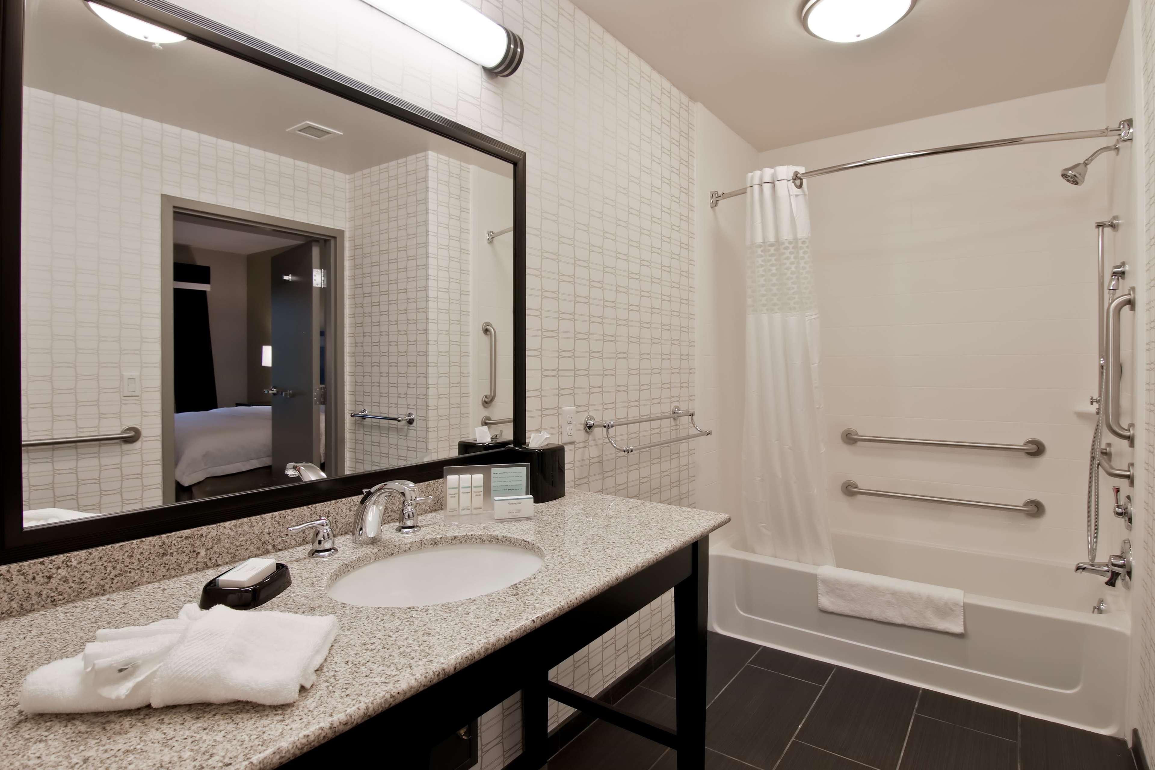 Hampton Inn & Suites Bellevue Downtown/Seattle Exteriör bild