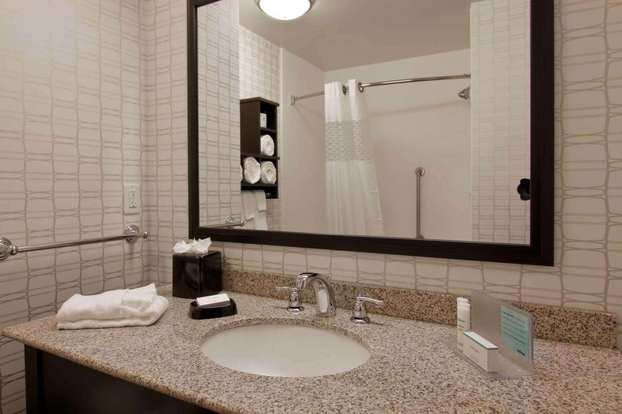 Hampton Inn & Suites Bellevue Downtown/Seattle Exteriör bild